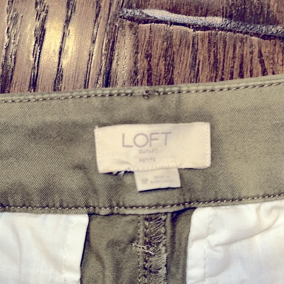 Loft girlfriend Chino size 8 petite Olive Green Casual Pants with raw hem - Picture 7 of 8